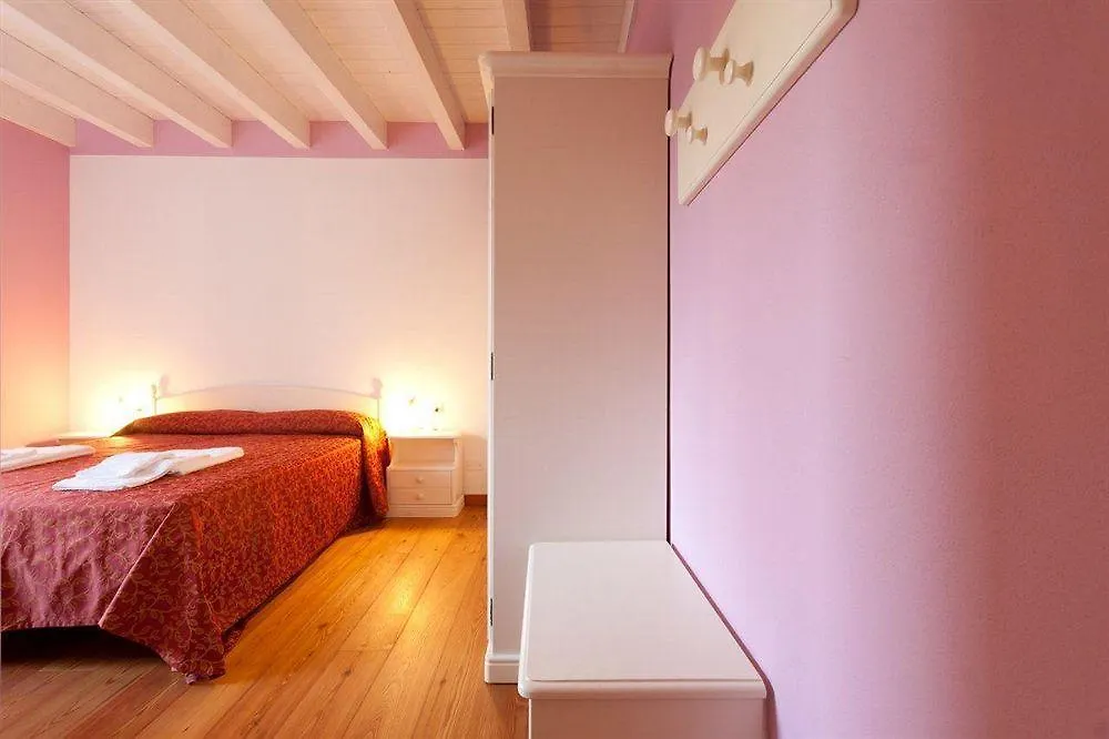 ** Апарт-отель Barchi Resort - Apartments & Suites Сан-Феличе-дель-Бенако Италия