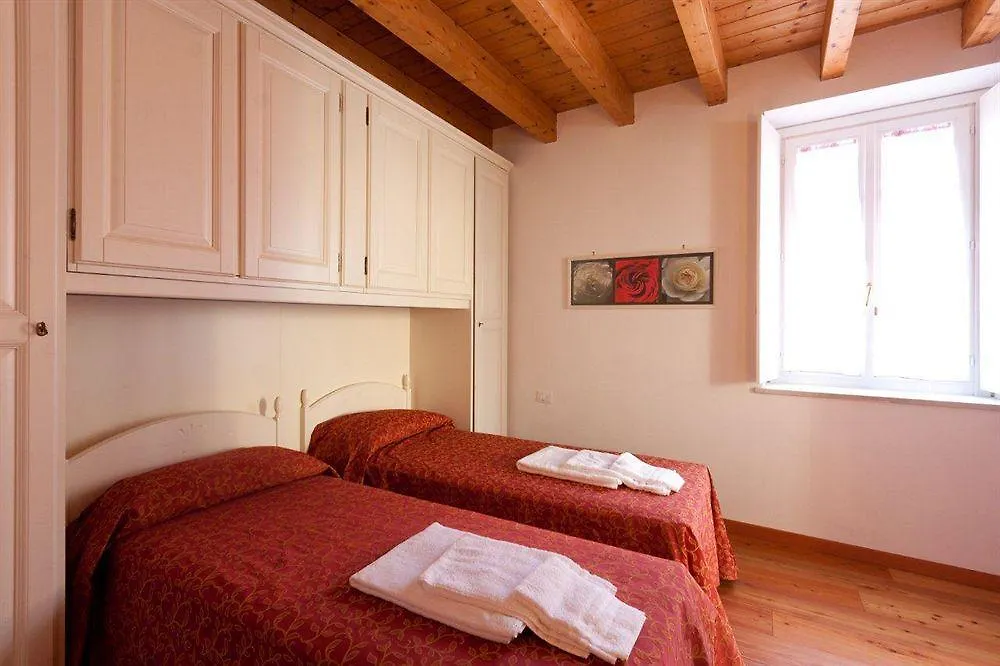 Barchi Resort - Apartments & Suites Сан-Феличе-дель-Бенако 2*,